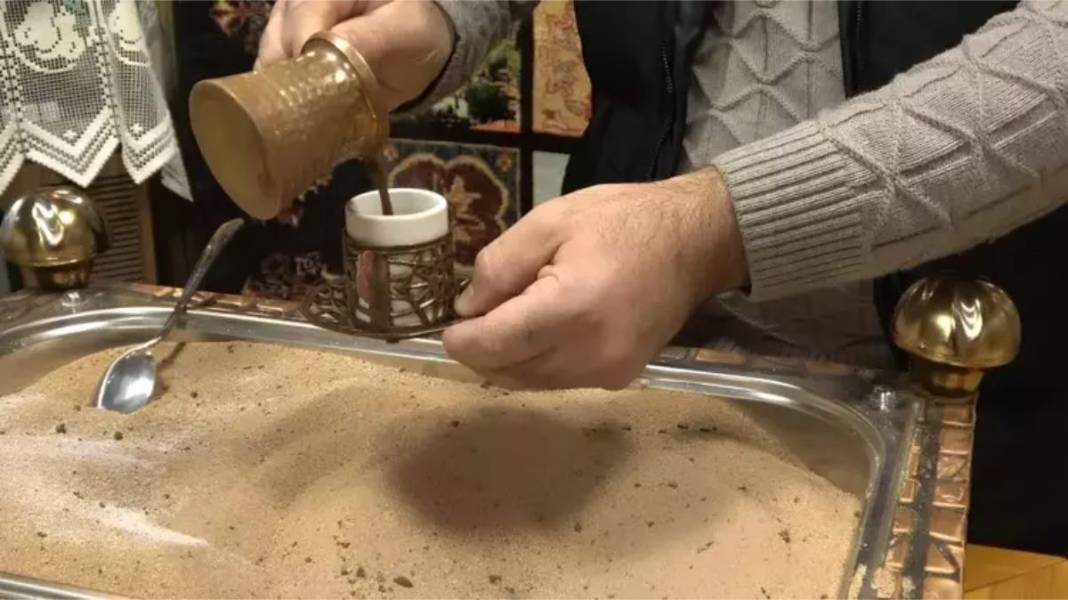 Çankırılılar yaptı lezzetini duymayan kalmadı! Tuzda pişiyor astıma iyi geliyor: Her gün fincan fincan satıyor 5